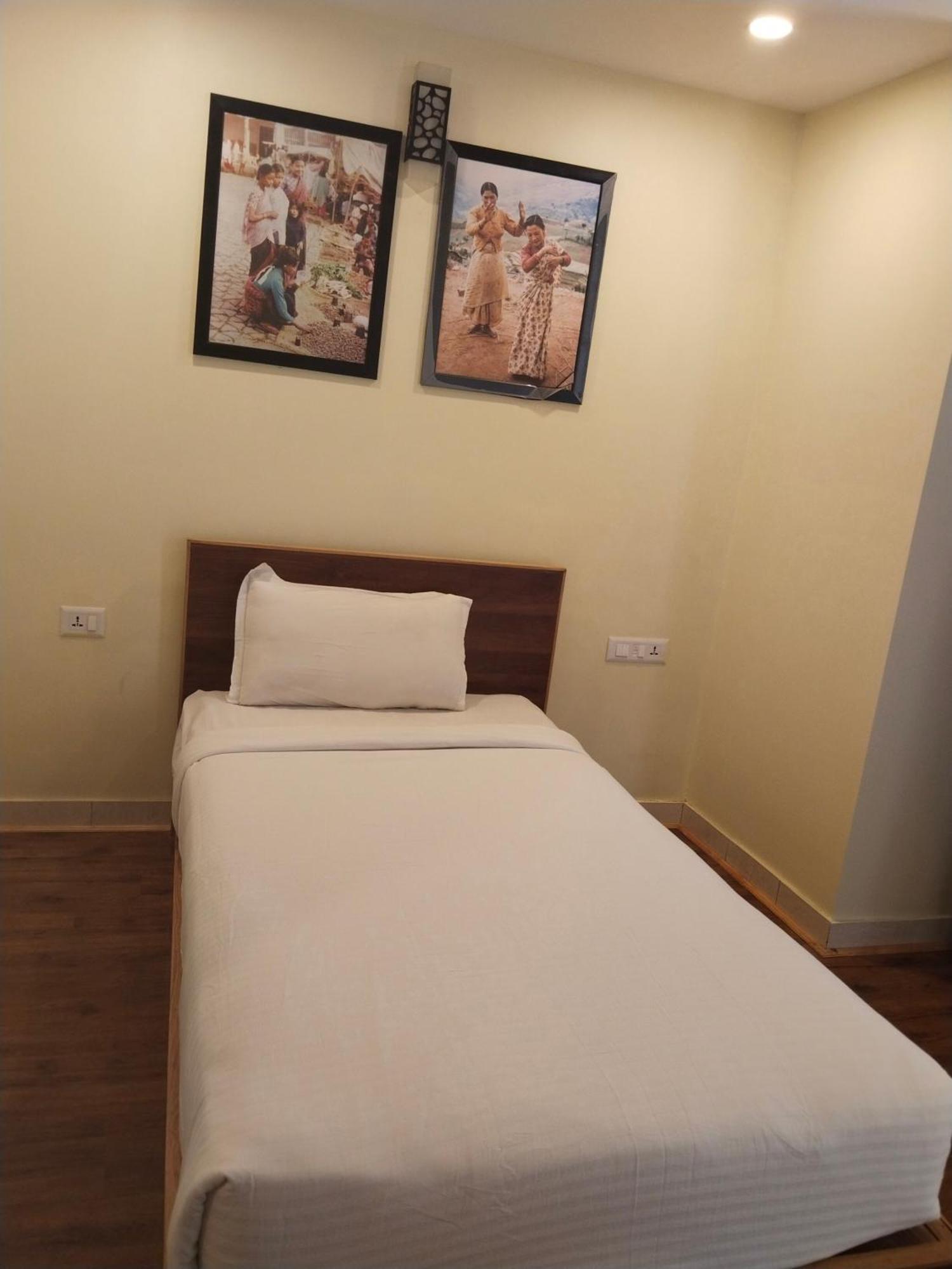 Rodeos Inn Kathmandu Room photo